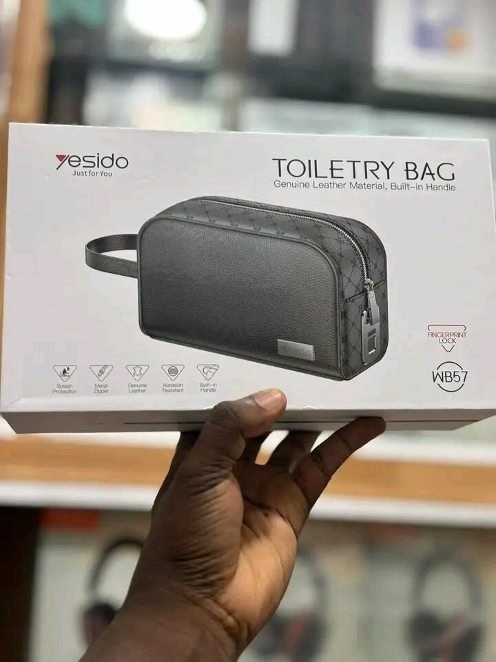 Pochette de toilette en cuir