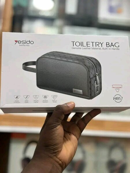 Pochette de toilette en cuir