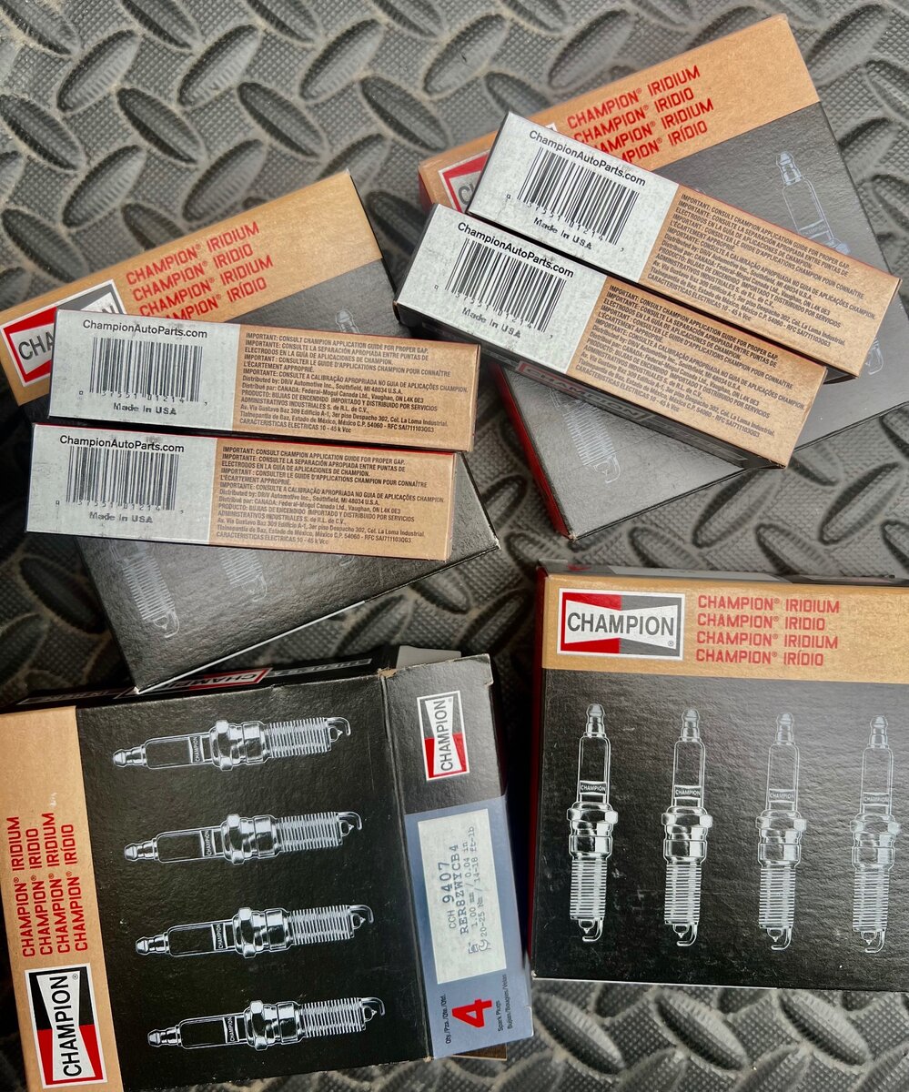 CHAMPION IRIDIUM ( 9407 ) RER8 ZWY CB4 (CANADA)