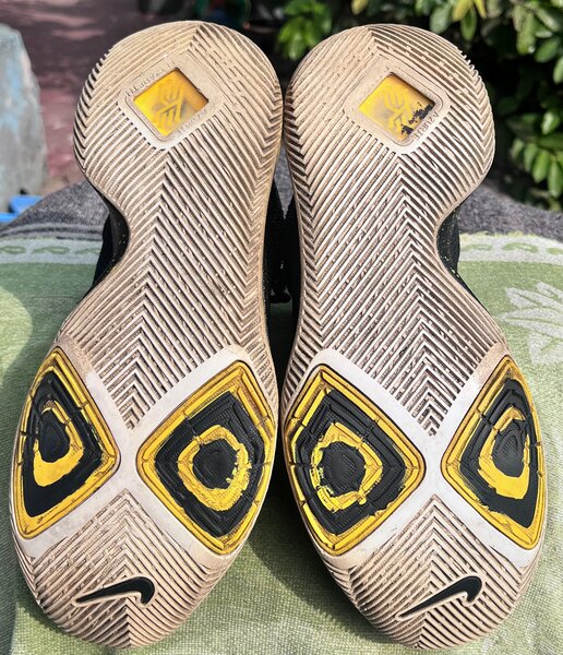 *NikeKyrie 3 EP 'Multi-Color'*