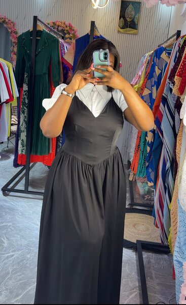 Robe Évasée Noire Élégante