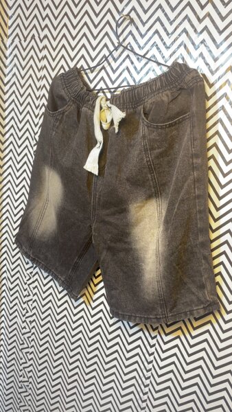 Shorts en denim délavé