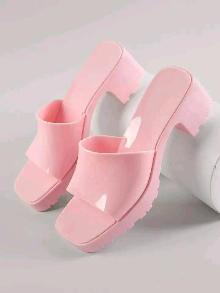Sandales à talons épais