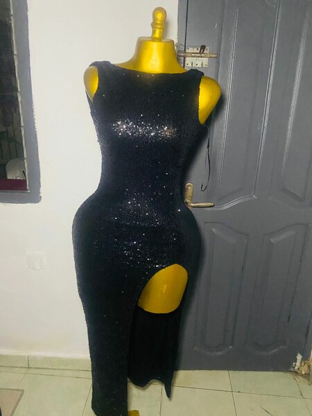 Robe longue noire élégante