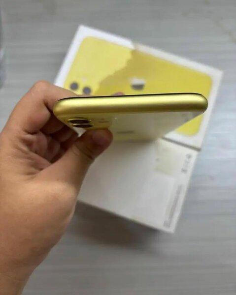Smartphone Apple Jaune