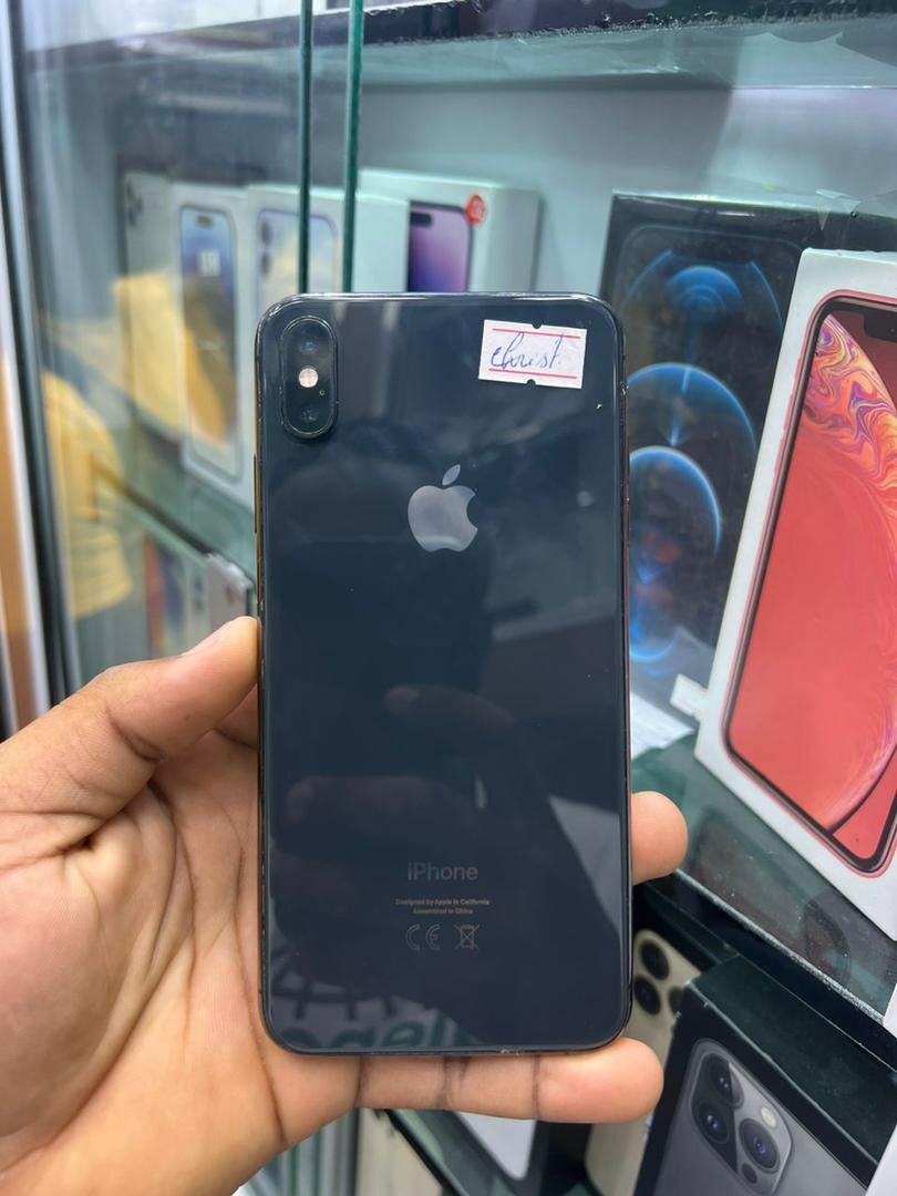 iPhone XS MAX 64GIGA TOUT PASSE PROPRE