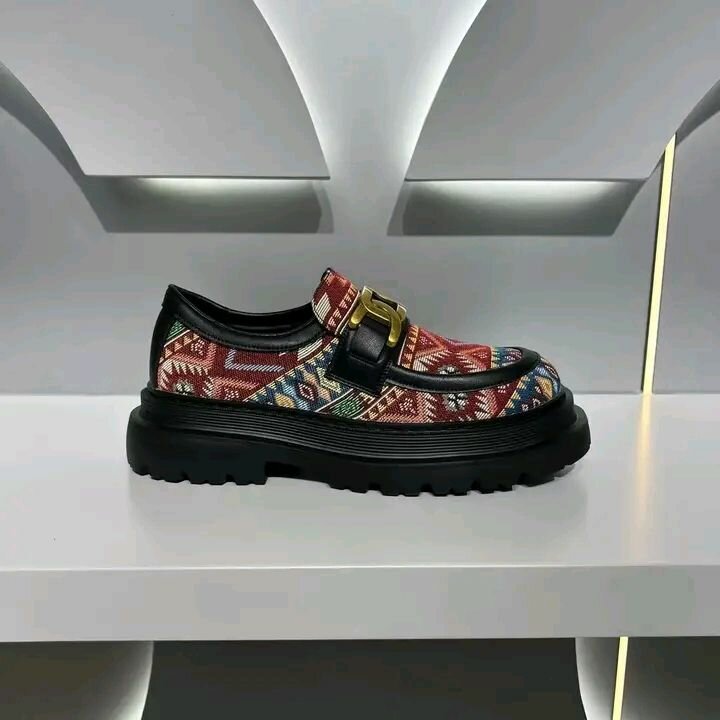 Chaussures Ethniques à Boucle