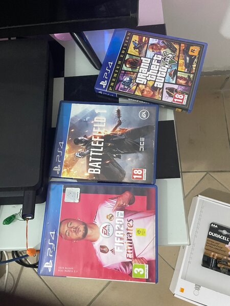 Console PS4 avec CD inclus