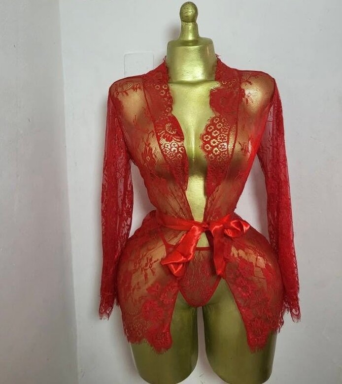 Robe en dentelle rouge sexy