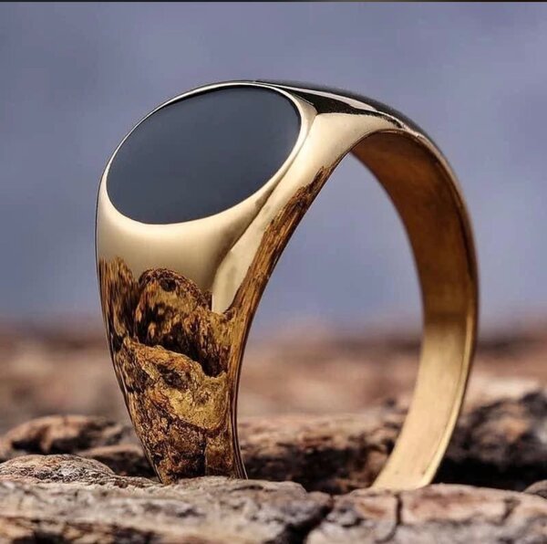 Bague en or avec onyx noir