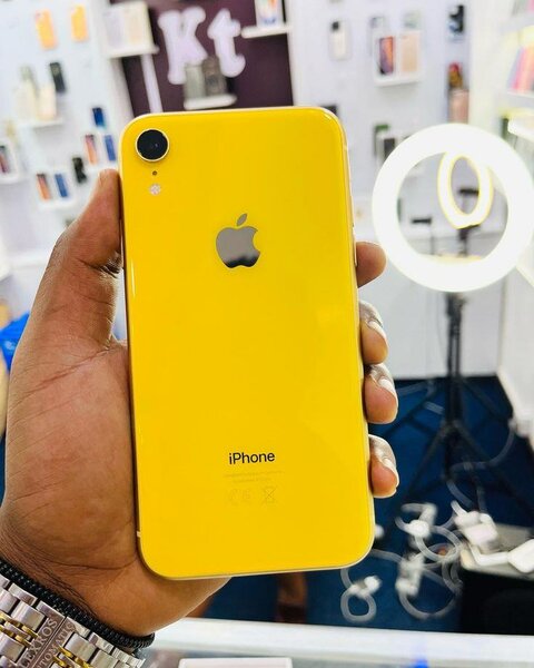 iPhone XR Jaune 64 Go