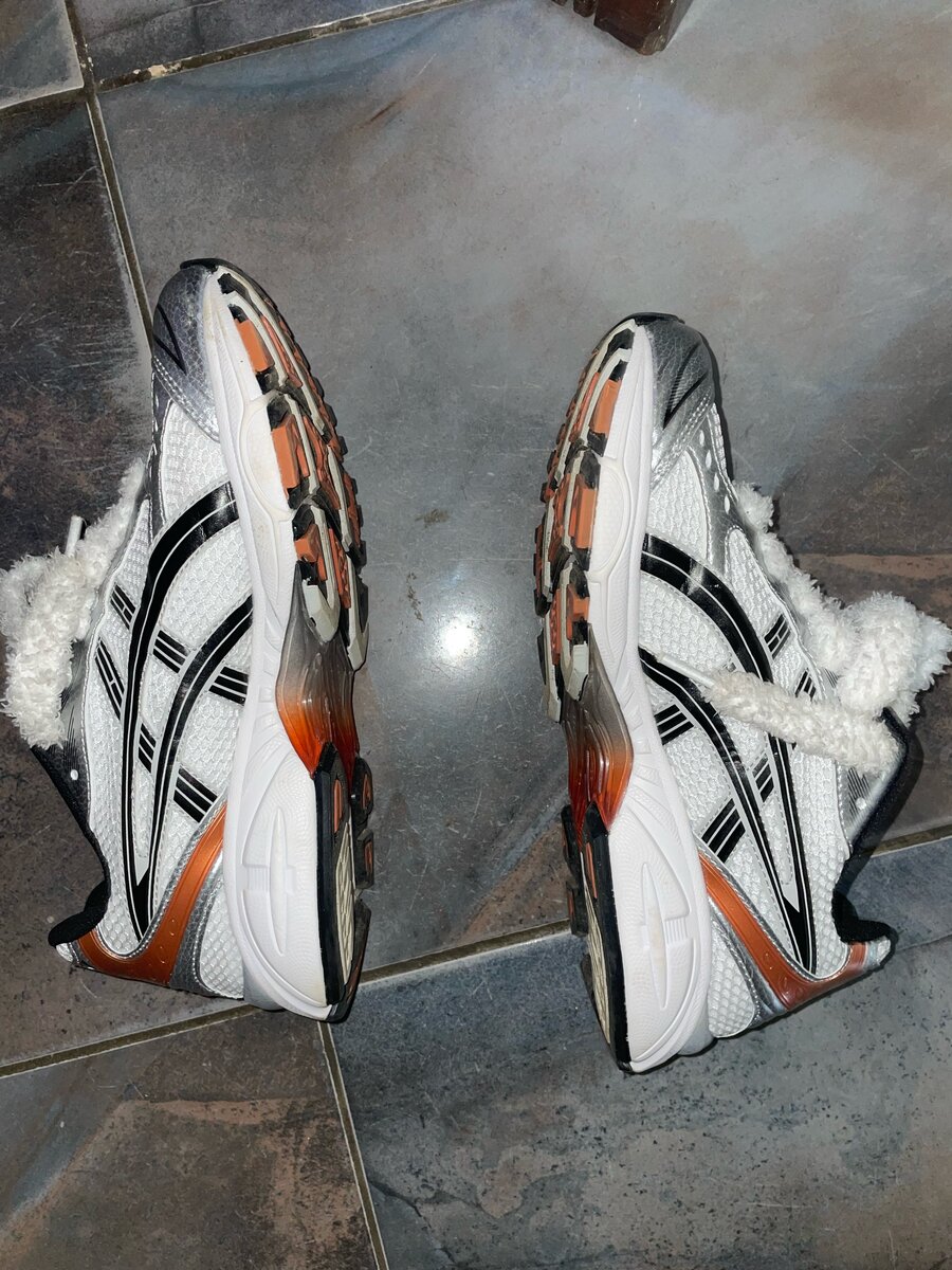 Chaussures de sport Asics blanches