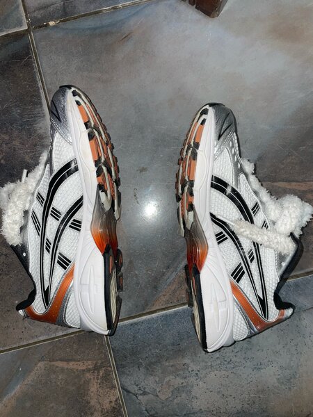 Chaussures de sport Asics blanches