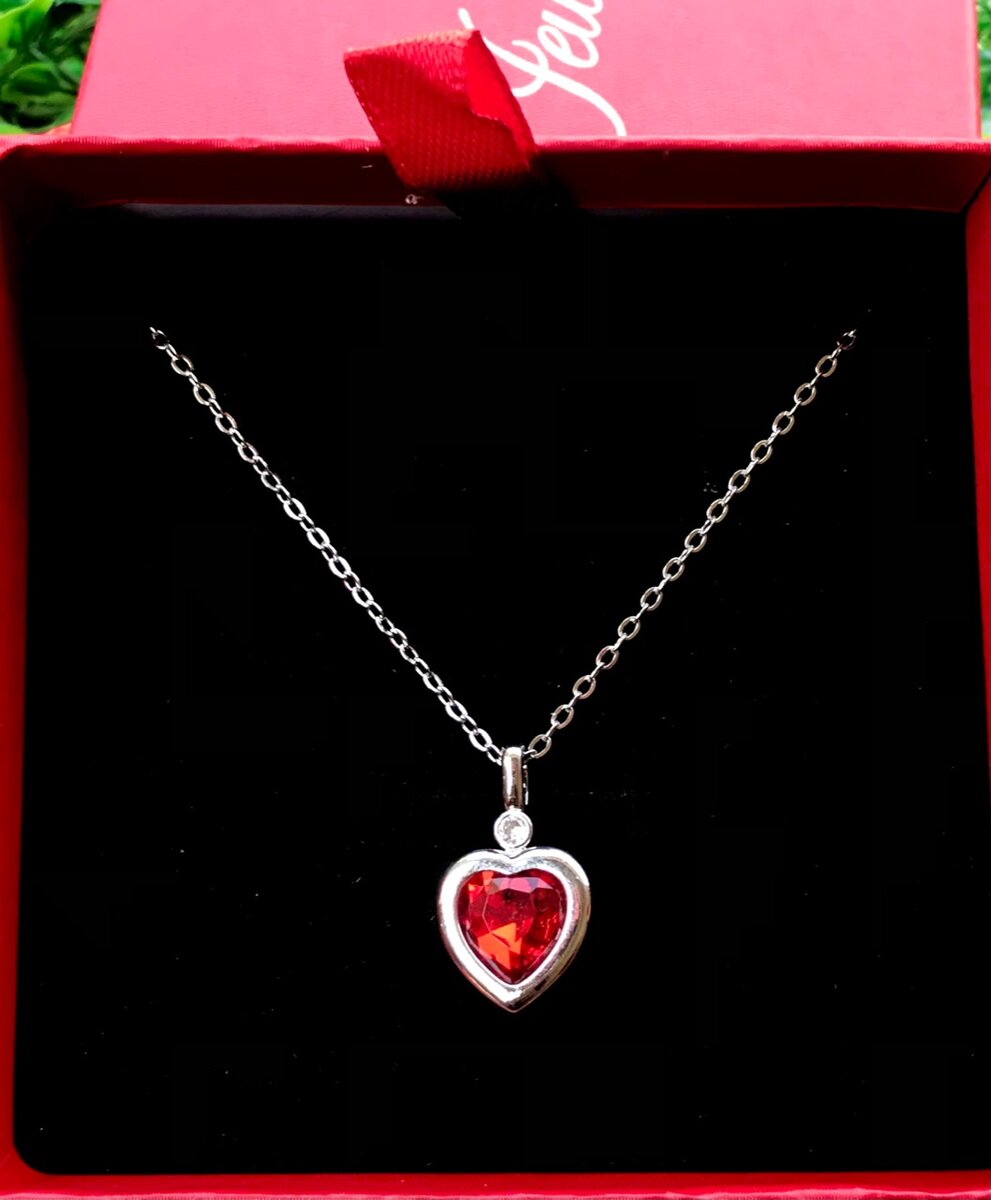 Pretty necklaces for ladies