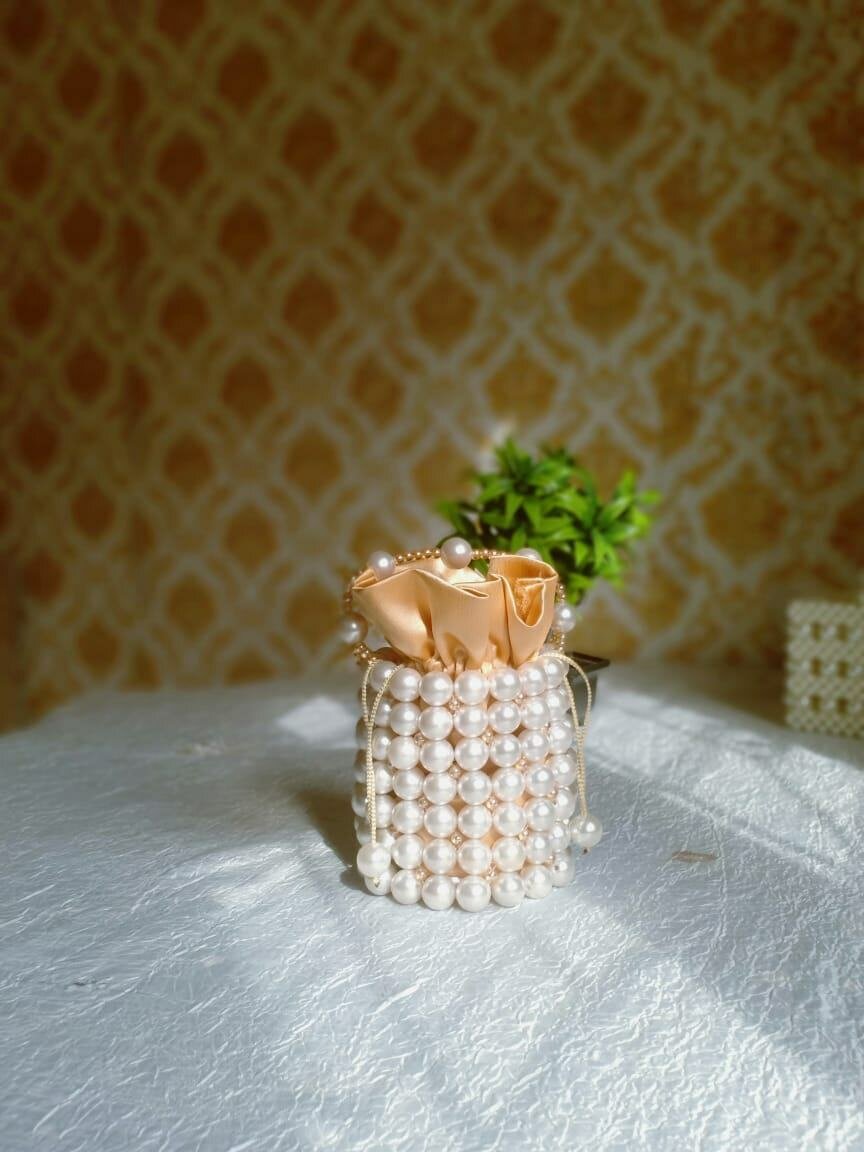 Sac à main perlé élégant