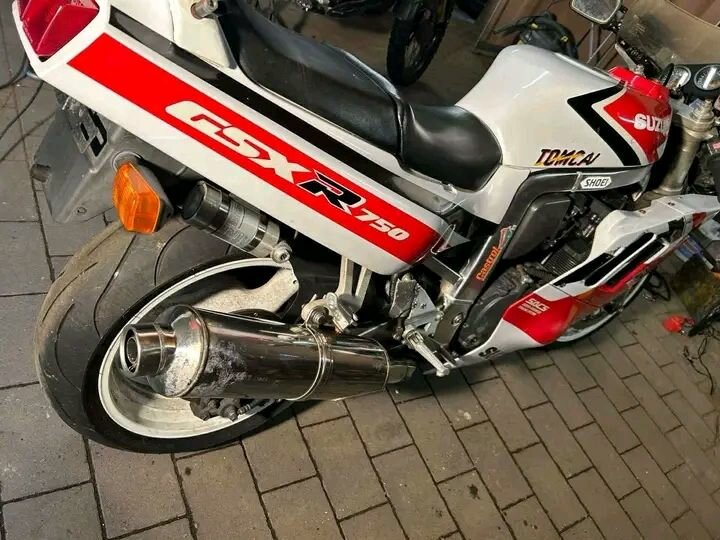 Moto Suzuki GSXR-750 sportive