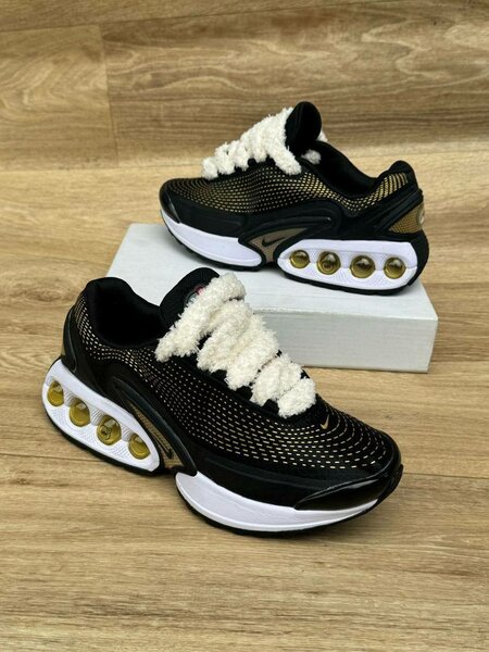 NIKE DN Noire à Lacets Peluche