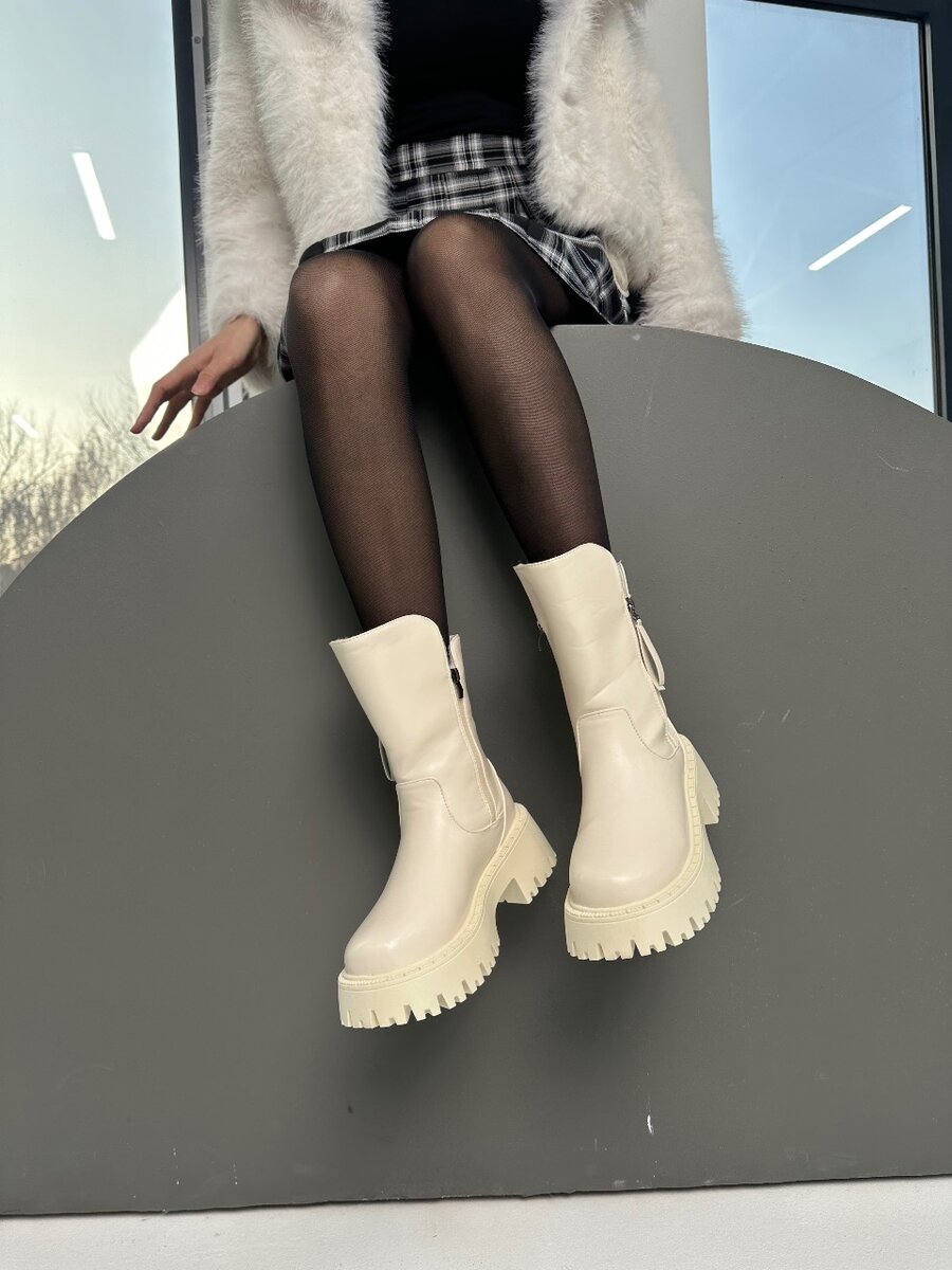 Белые теплые ботинки в налим!