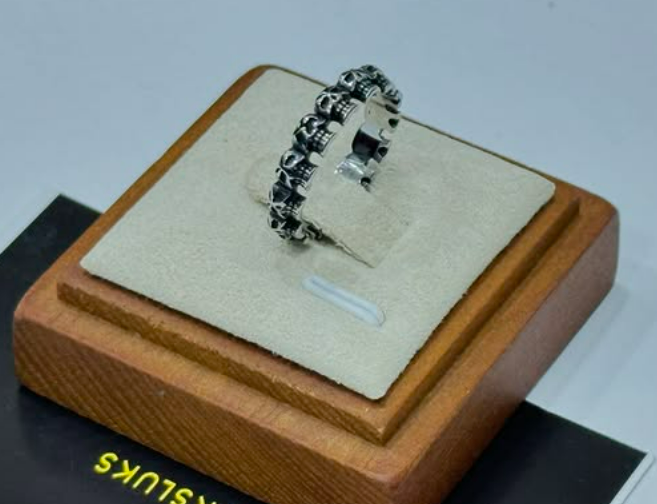 FLAWLESS STAINLESS RING