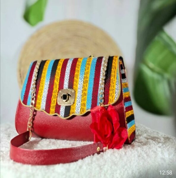 Sac bandoulière en tissu coloré