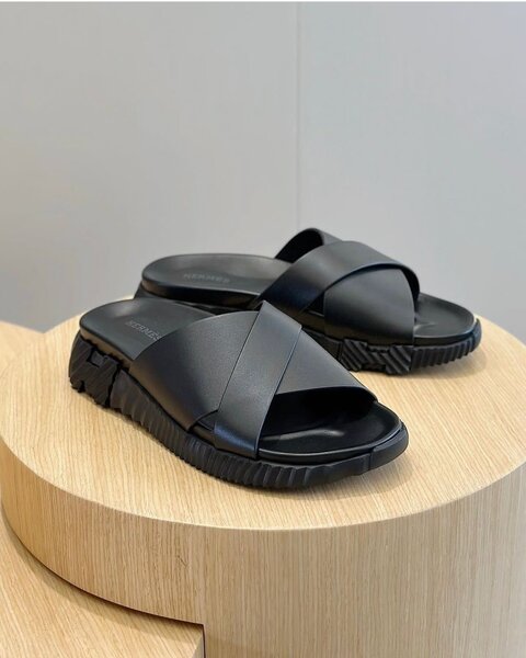 Sandales noires en cuir pour homme