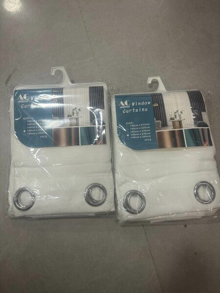 Rideaux de fenêtre blancs01