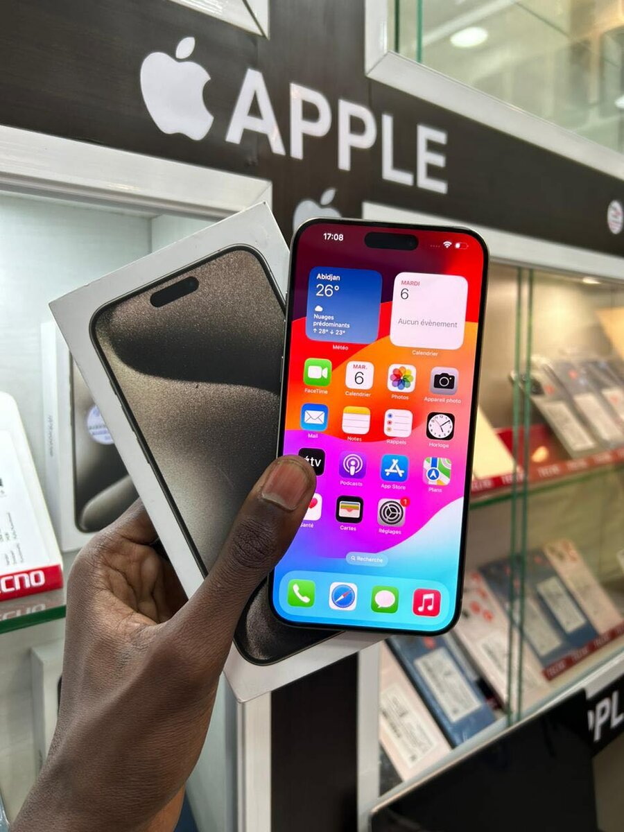 Disponible 15 Pro Max 256go avec carton