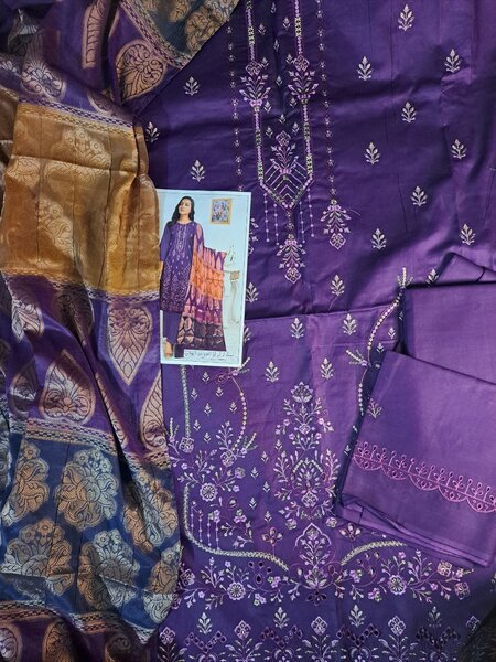 Embroidered lawn 3pc suit