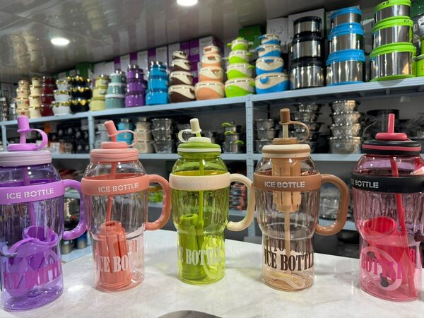 Gourdes isothermes avec paille