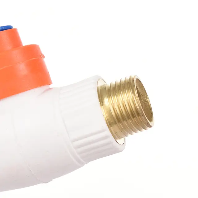 Robinet d'arrosage en plastique