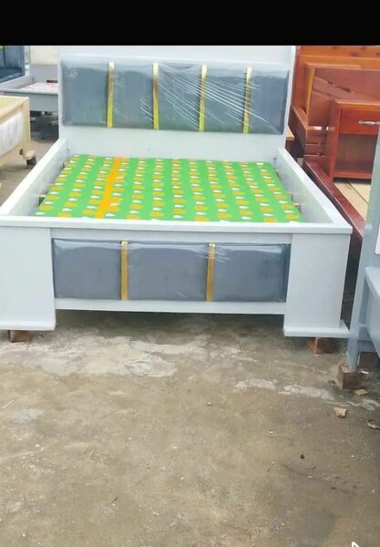 Lit double blanc avec rangement