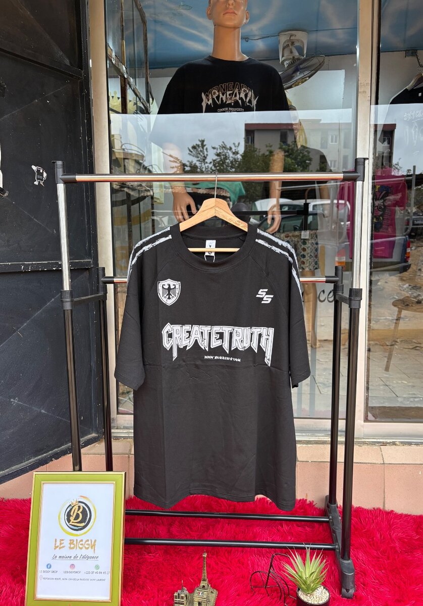 T-shirt noire "Great Truth"