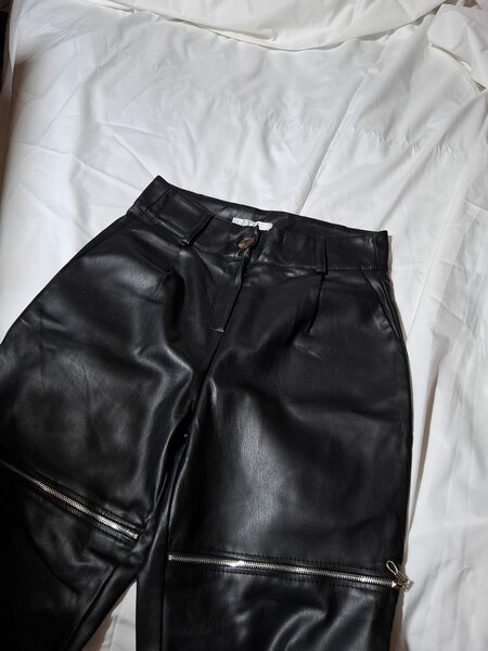 Брюки из эко-кожы