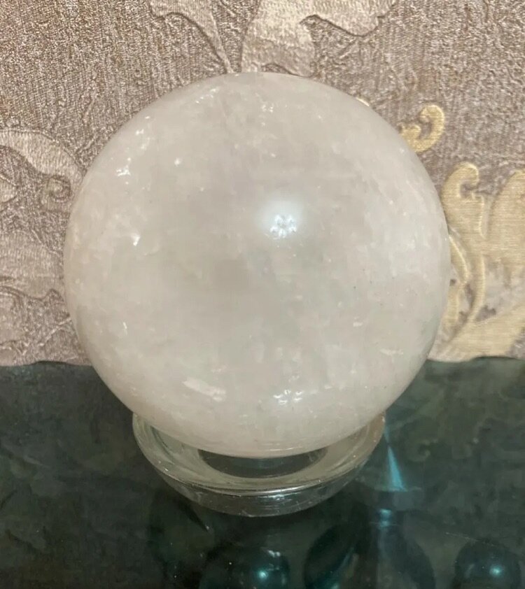 Шар из белого кварца