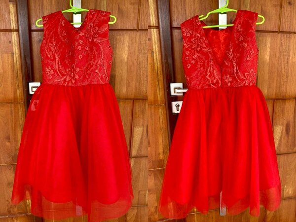 Robe rouge en dentelle élégant