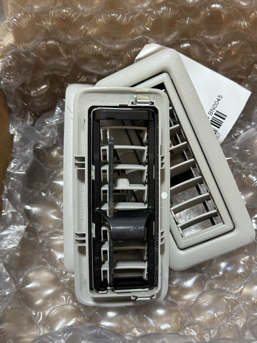 Воздушные дефлекторы на LX570