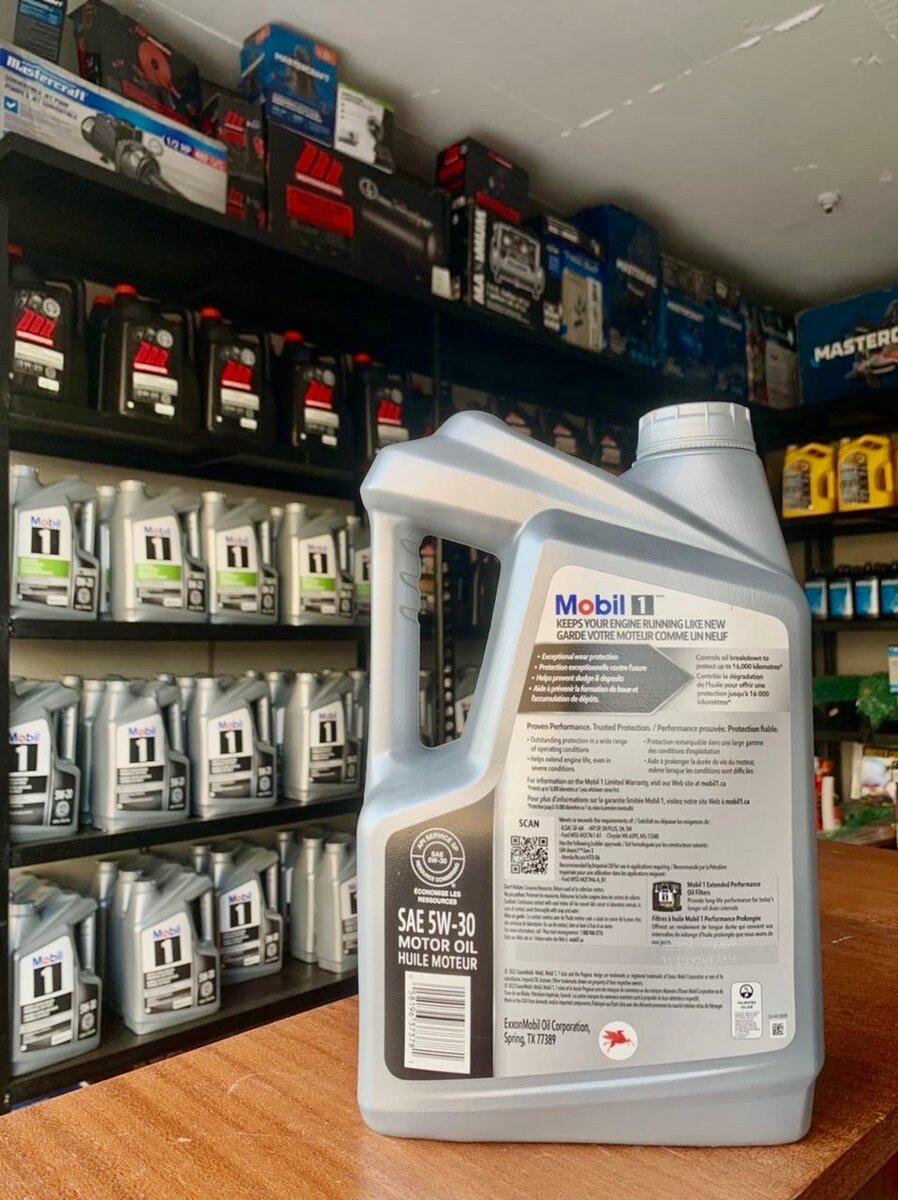 Mobil 1 5W-30 full synthetic Engine oil (CANADA)