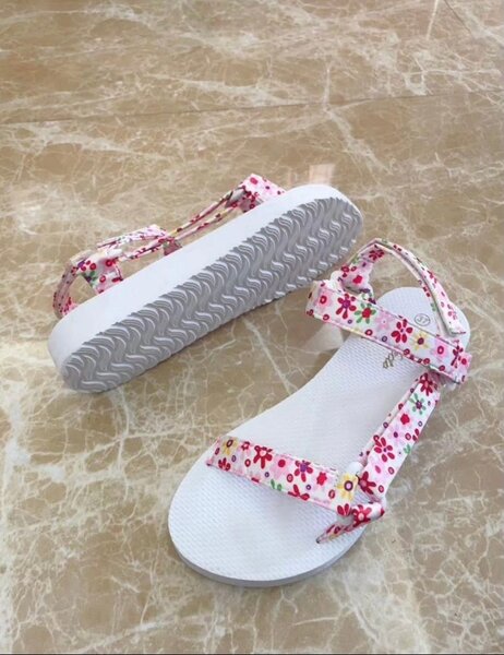 Sandales fleuries confortables