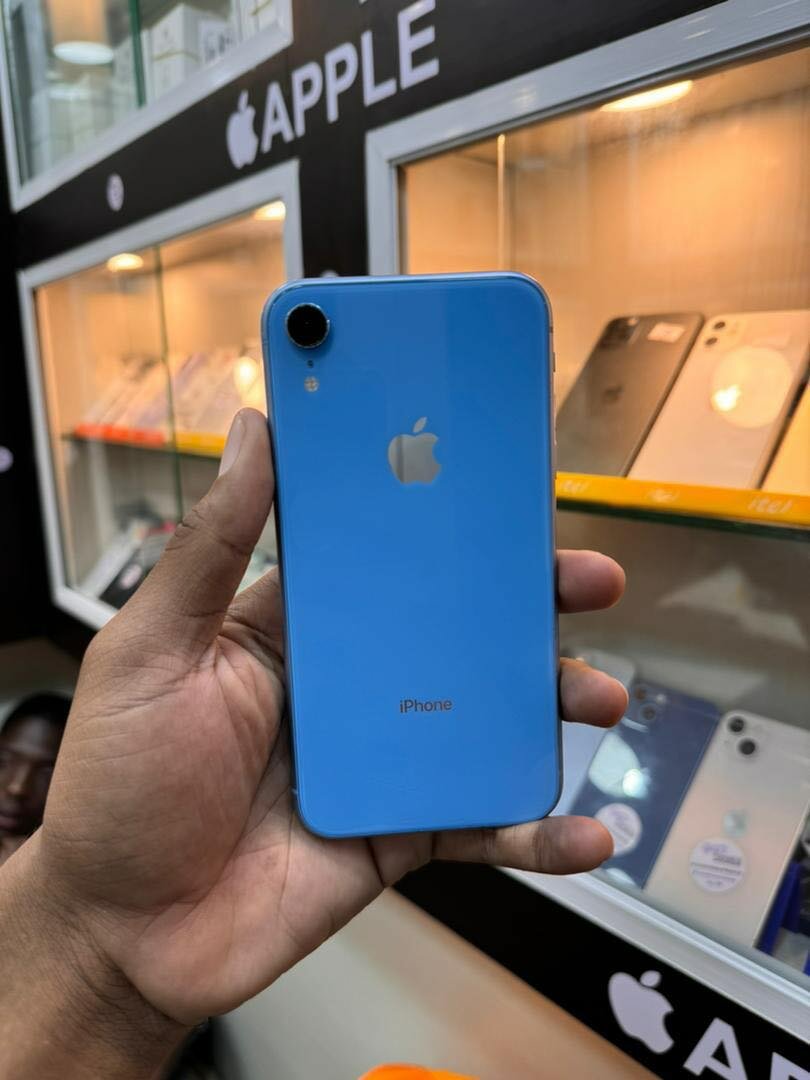 iPhone XR 64go quasi neuf juste sans face id