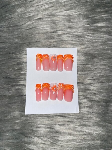 Press on nails