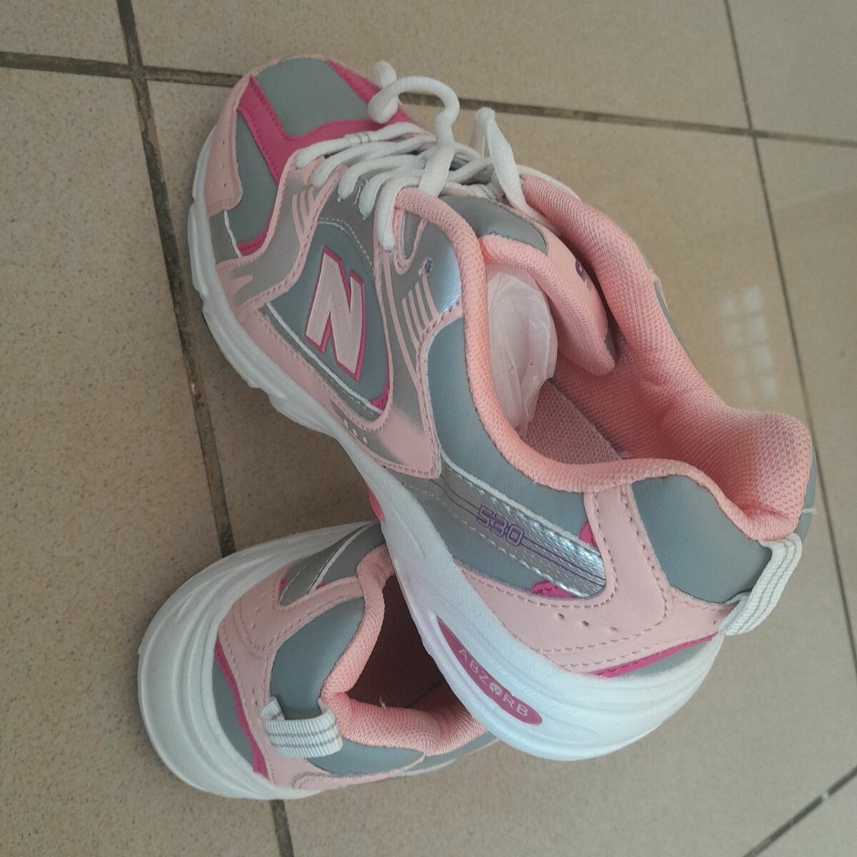 Sneakers rose et grises