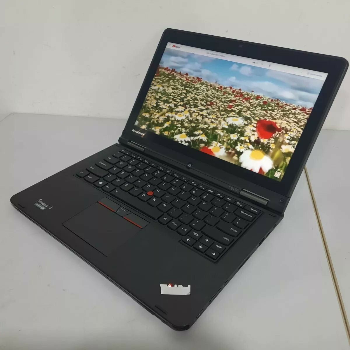 ︎Lenovo Thinkpad Yoga 12