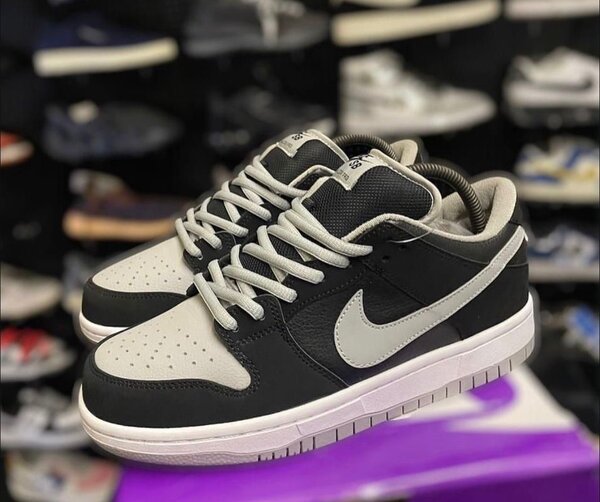 Baskets Nike noires et grises