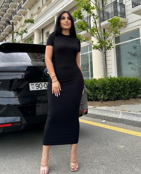 Robe noire moulante chic