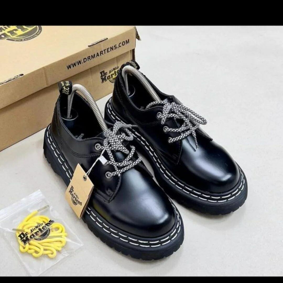 Chaussures noires Dr. Martens