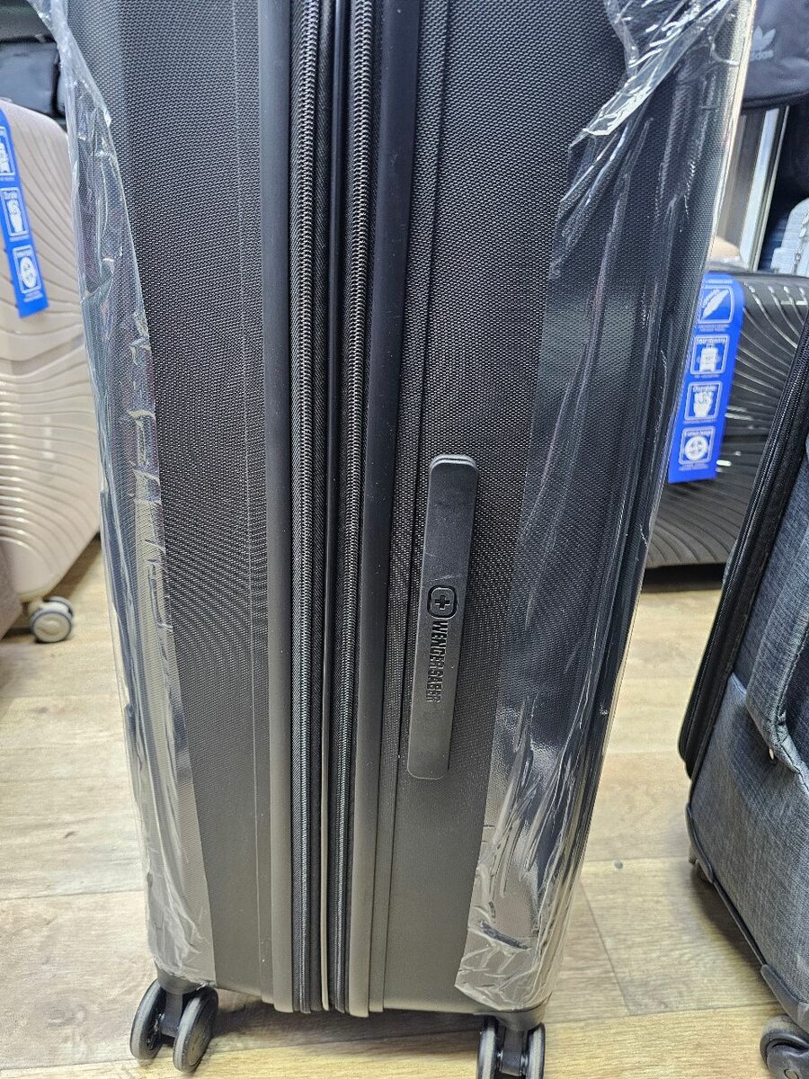 Чемодан из 100% полипропилена фирма Wenger