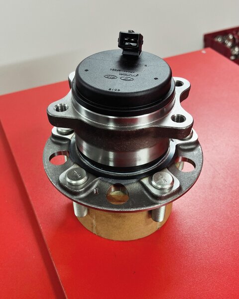 Ступица с подшипником в сборе