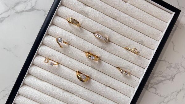 Bague en or avec cristaux