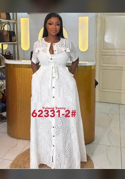 Robe longue broderie blanche