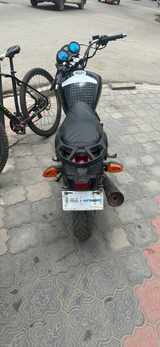 Moto urbaine compacte élégante